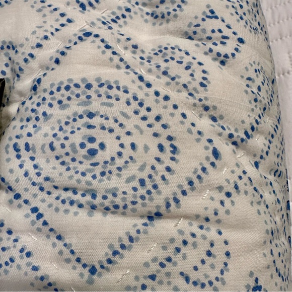 TAHARI Full/Queen Reversible Block Printed Quilt  Blue - Picture 3 of 9